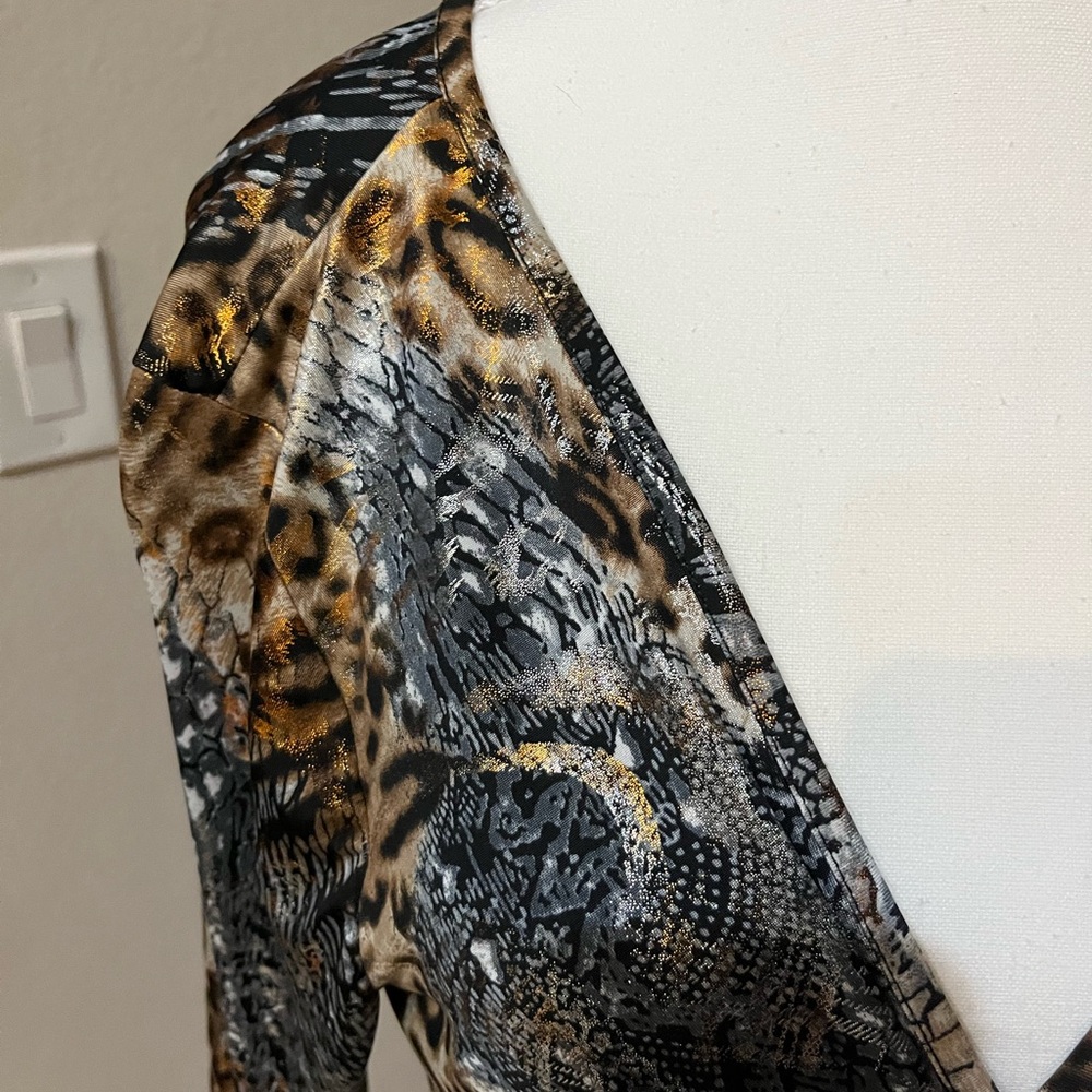 Pretty new w/o tags evening top - Picture 4 of 6